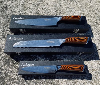 Zoom bild av Knivset 3 knivar med låda