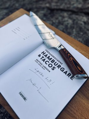 Kniv + signerad kokbok